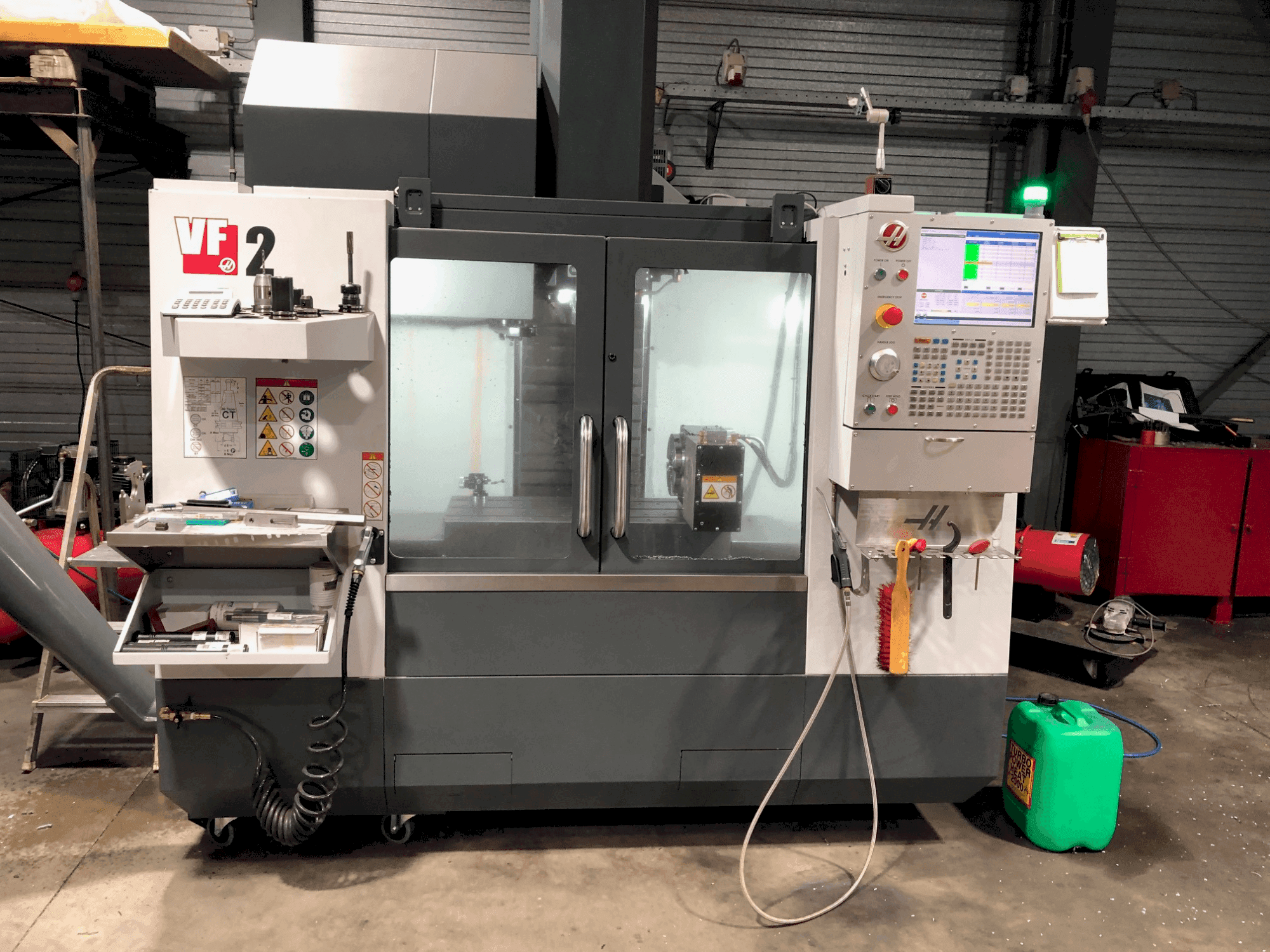Makine  HAAS VF-2 - Önden görünüm