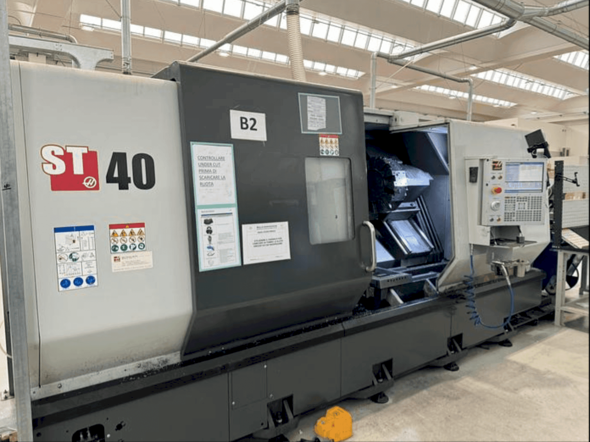 Makine  HAAS ST40 - Önden görünüm