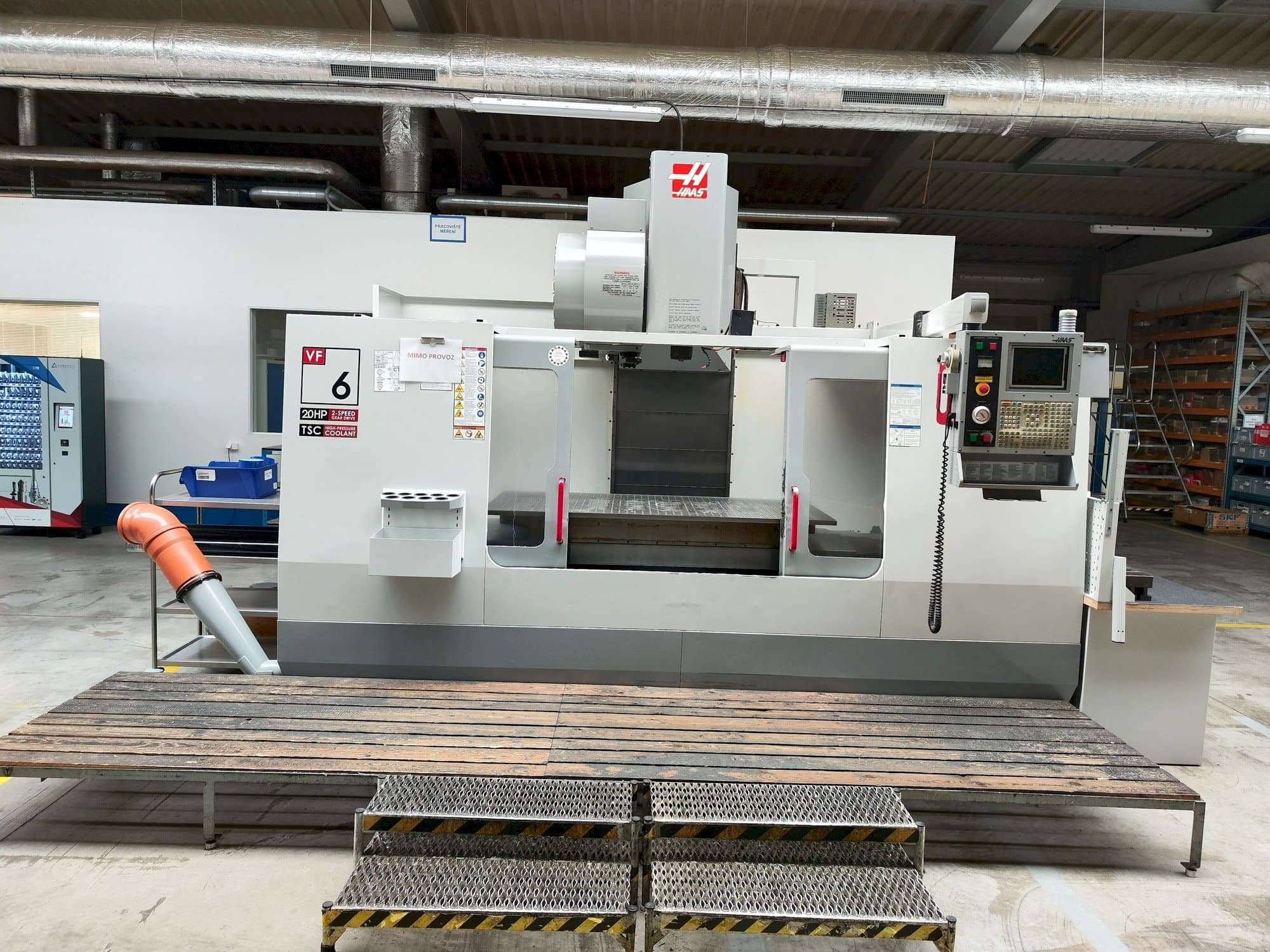 Makine  HAAS VF-6 - Önden görünüm