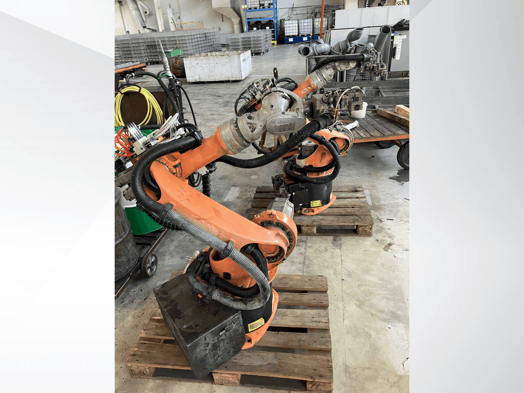 Makine  KUKA KR16 - Önden görünüm