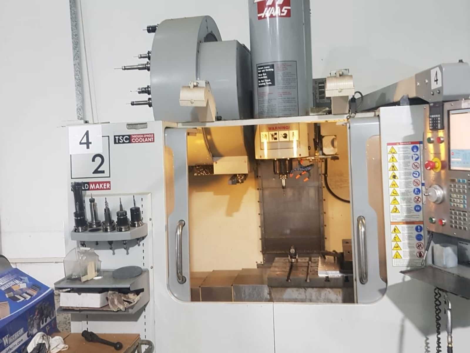 Makine  HAAS VM-2 - Önden görünüm