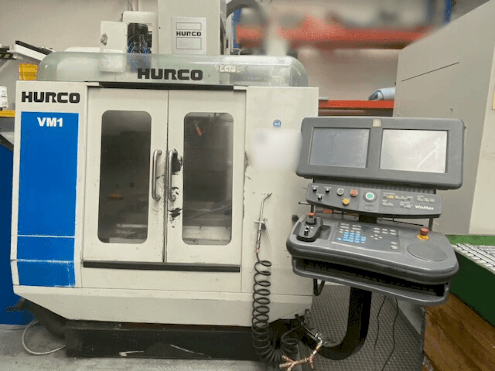 Makine  Hurco VM1 - Önden görünüm