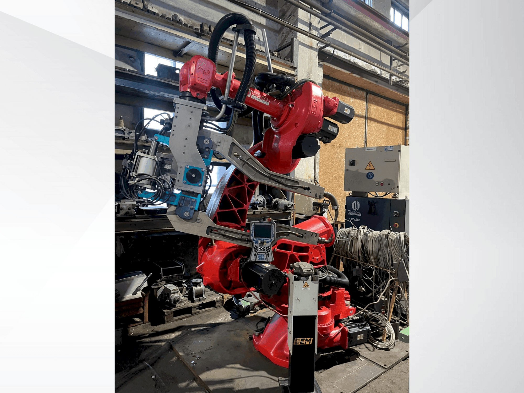 Makine  COMAU C4G - Önden görünüm