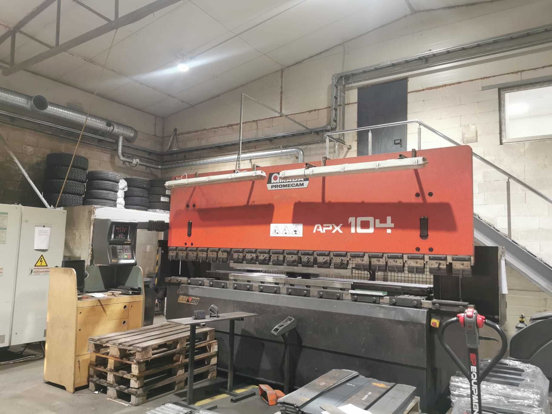 Makine  AMADA APX - Önden görünüm