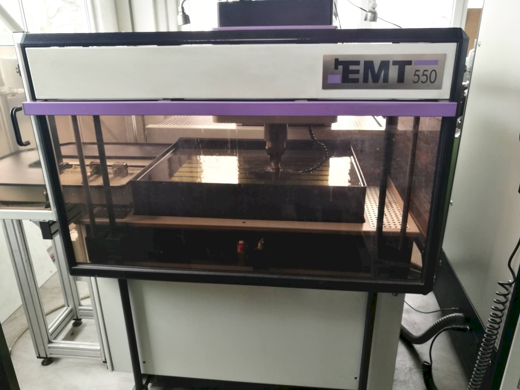 Makine  EMT 550 - Önden görünüm