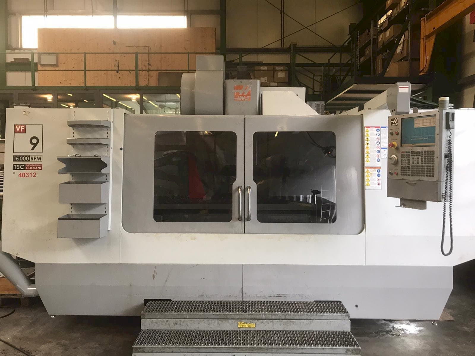 Makine  HAAS VF-9 - Önden görünüm
