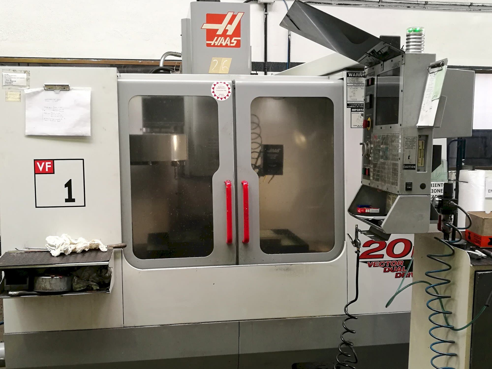 Makine  HAAS VF 1 - Önden görünüm
