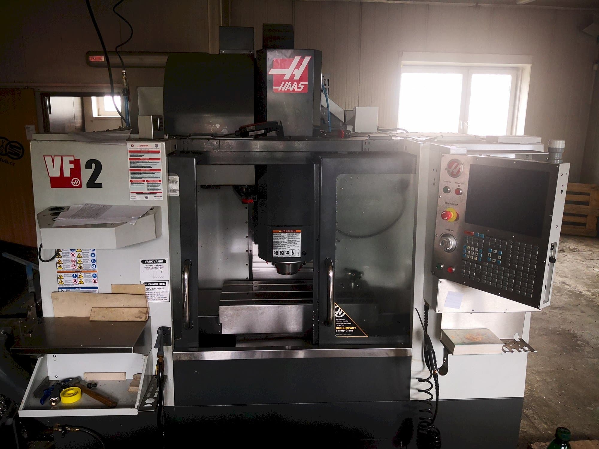 Makine  HAAS VF-2 - Önden görünüm