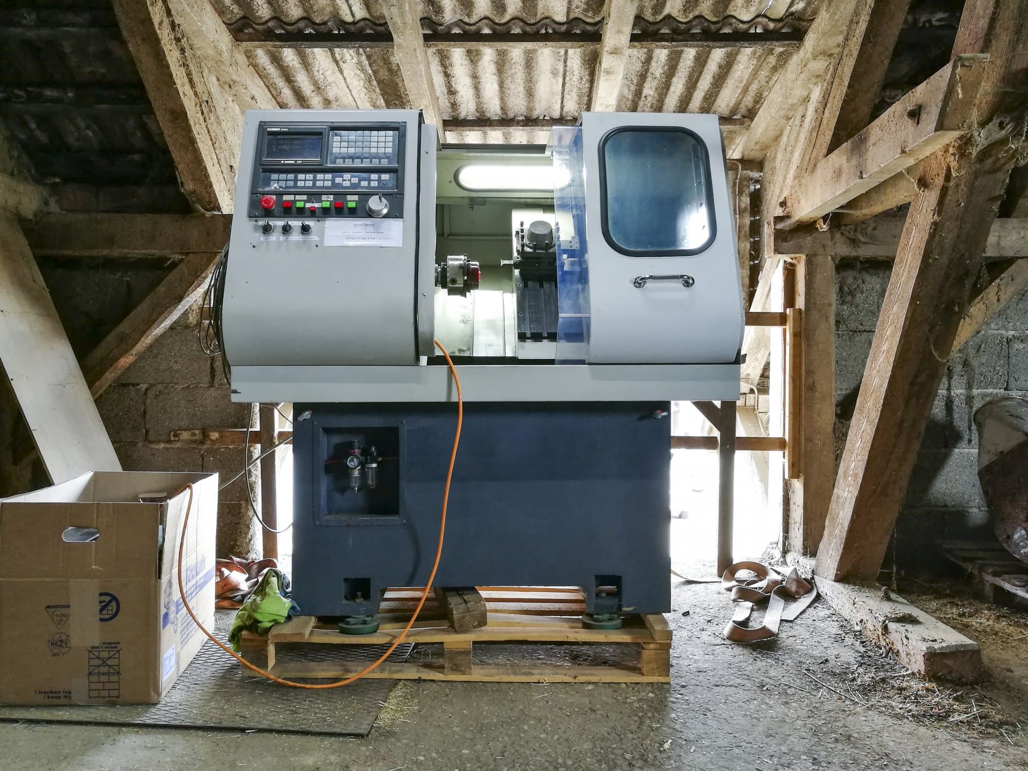 Makine  OZ-Seals - Önden görünüm Simploz6040 CNC
