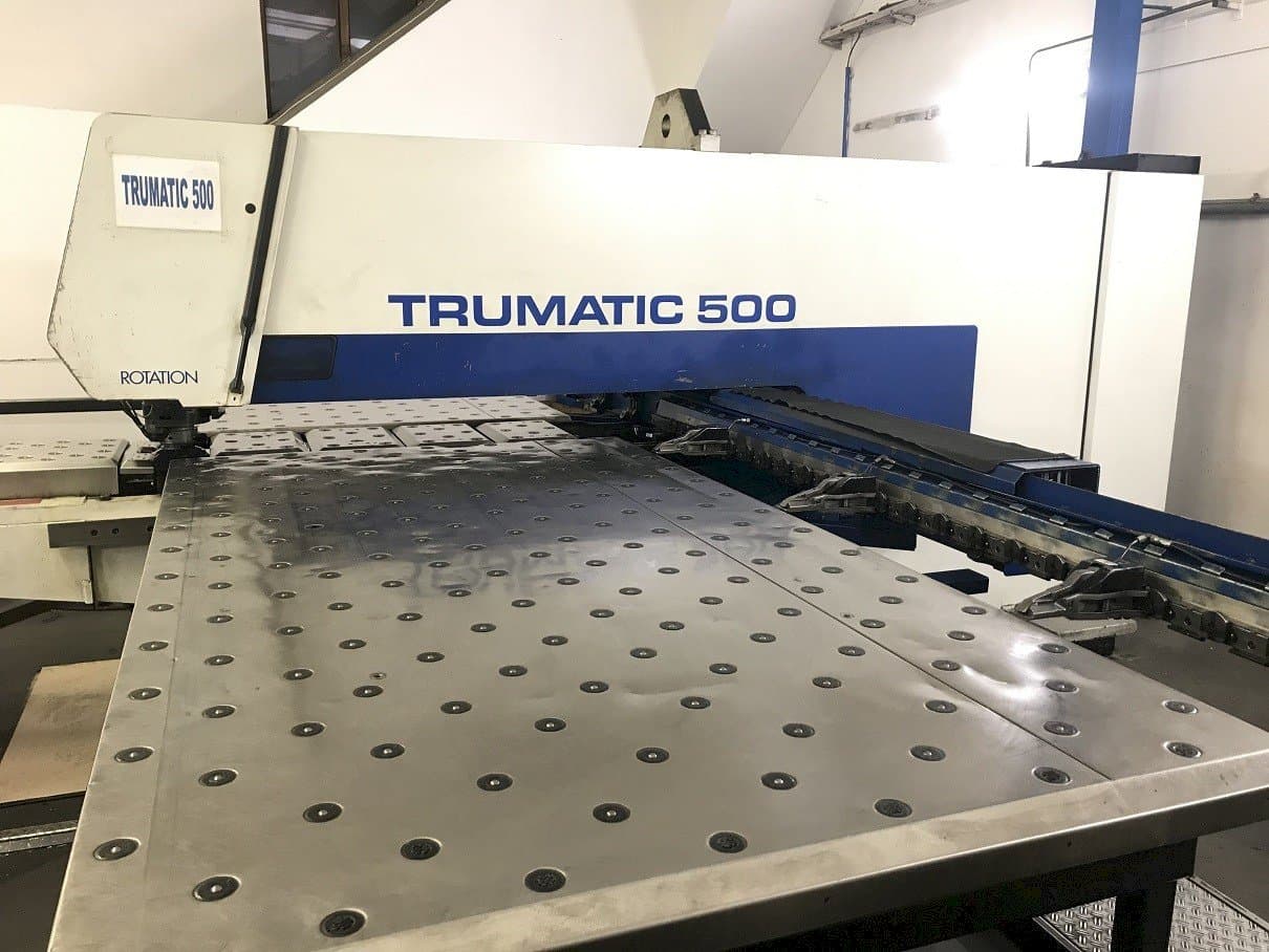 Makine Trumpf Trumatic 500R - Önden görünüm