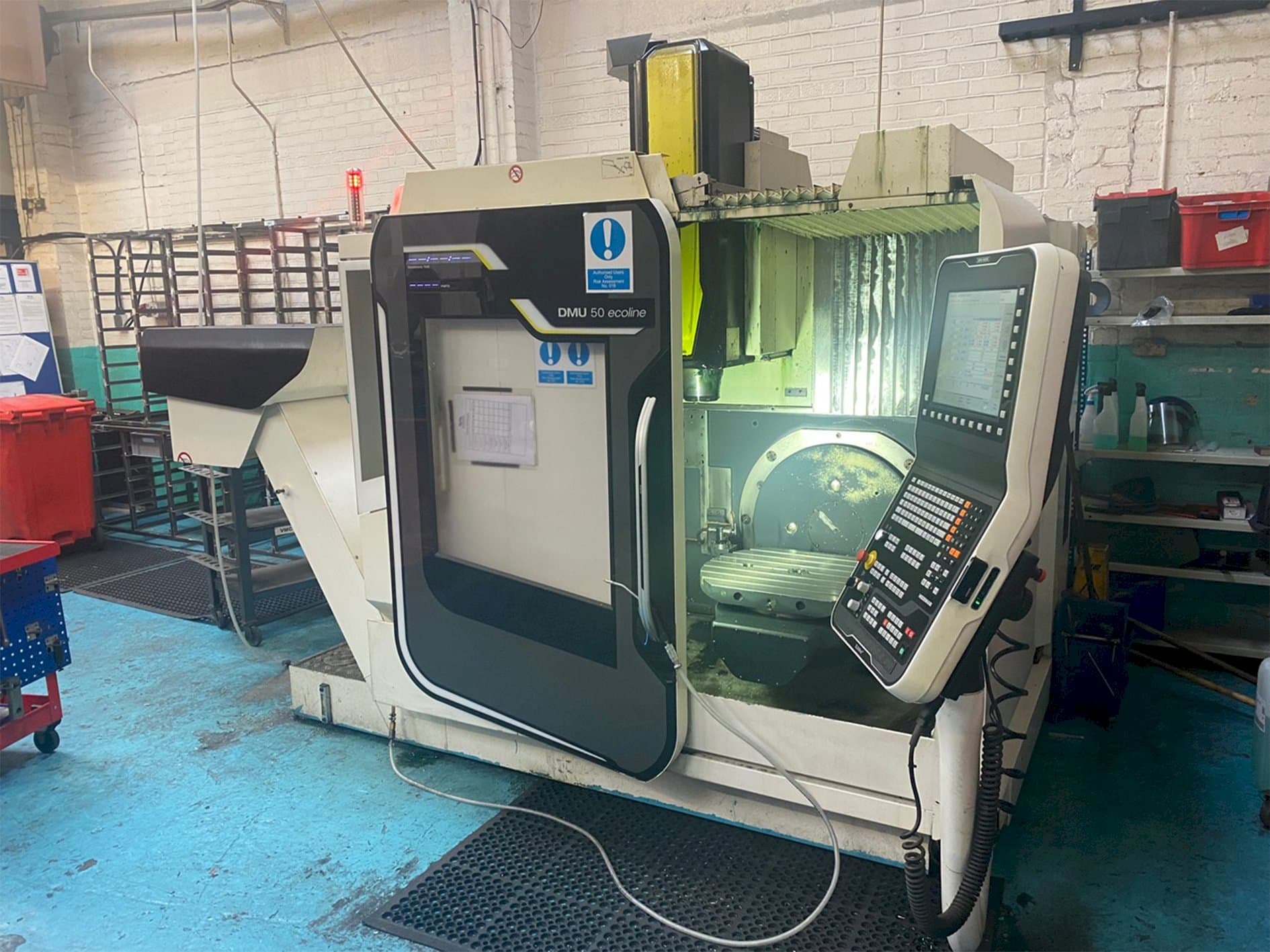 Makine  DMG DMU Ecoline 50 5 Axis VMC - Önden görünüm