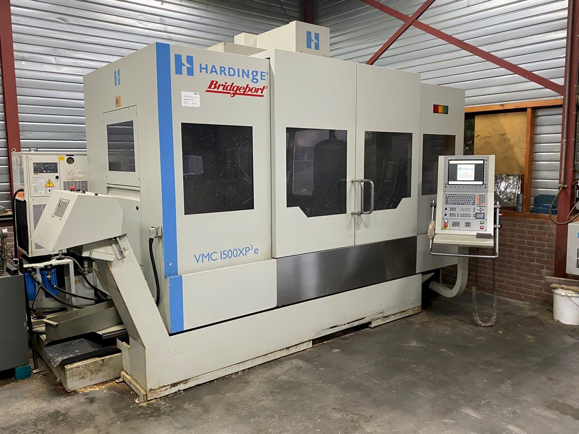 Makine  Bridgeport VMC 1500XP - Önden görünüm