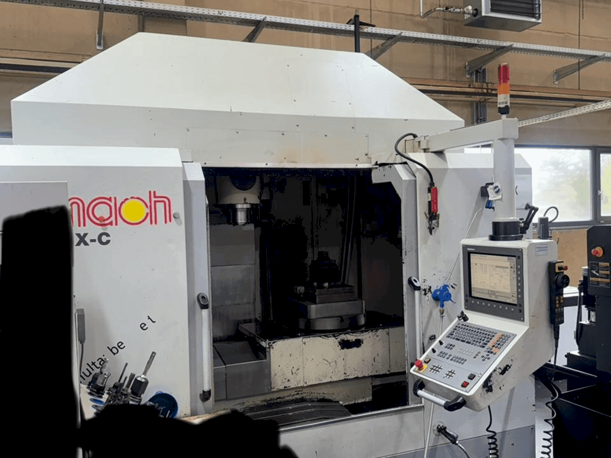 Makine  Eumach HSM-5XC - Önden görünüm