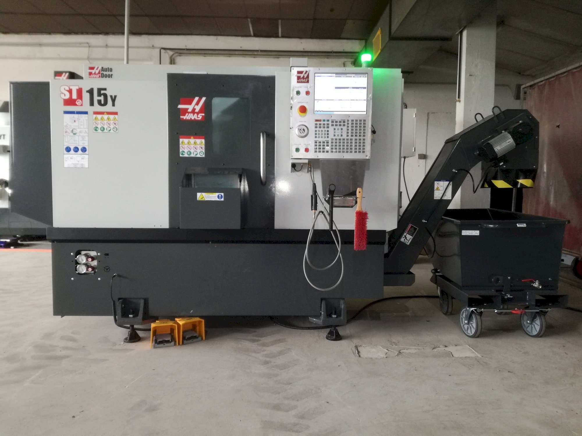 Makine  HAAS ST 15y - Önden görünüm