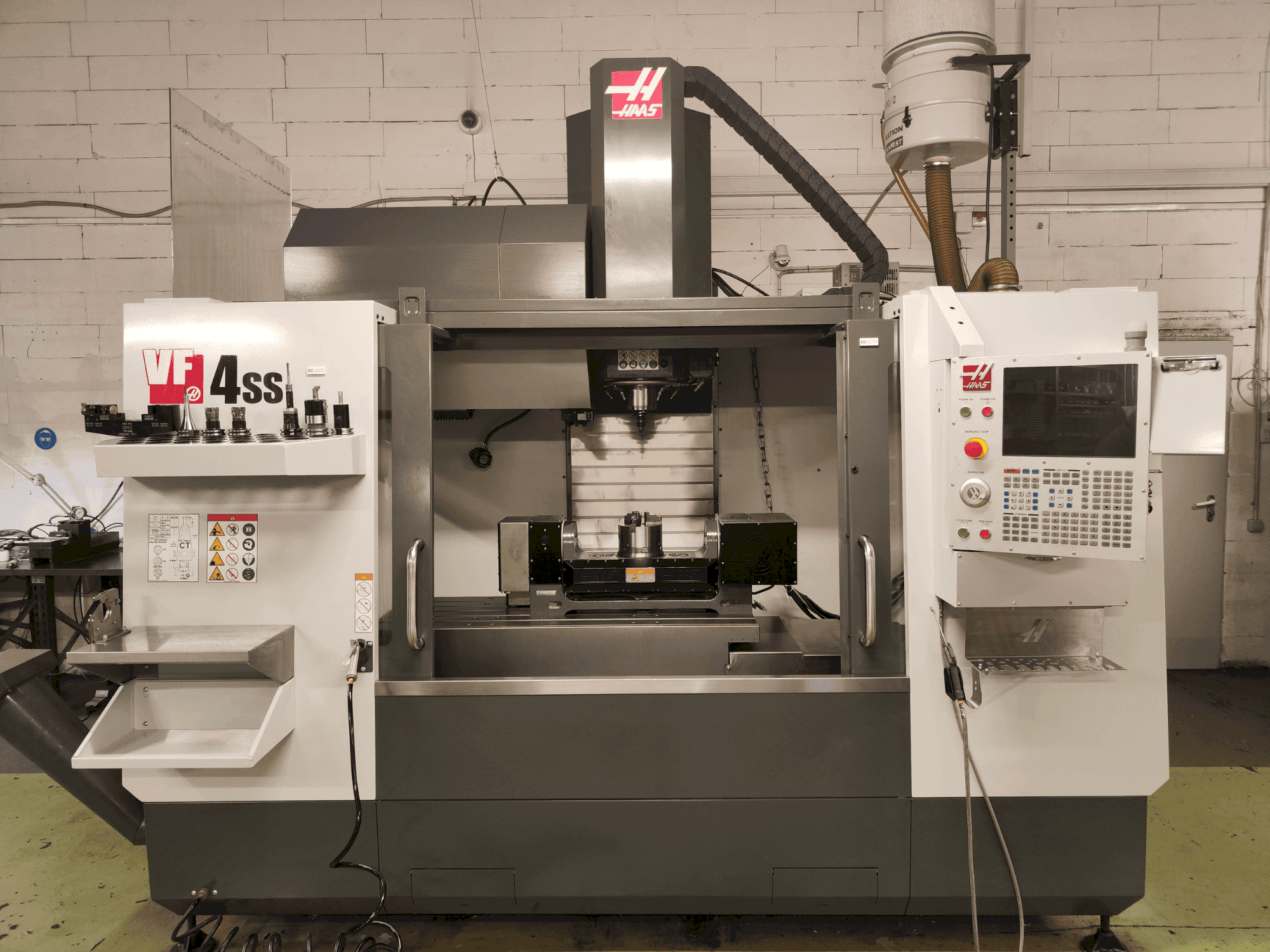 Makine HAAS VF-4SS - Önden görünüm