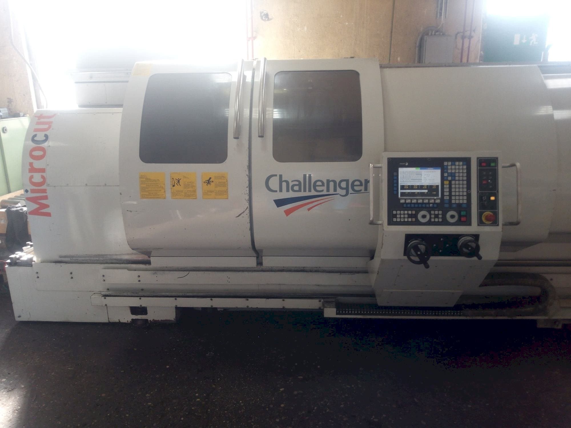 Makine MICROCUT BNC 2280 - Önden görünüm