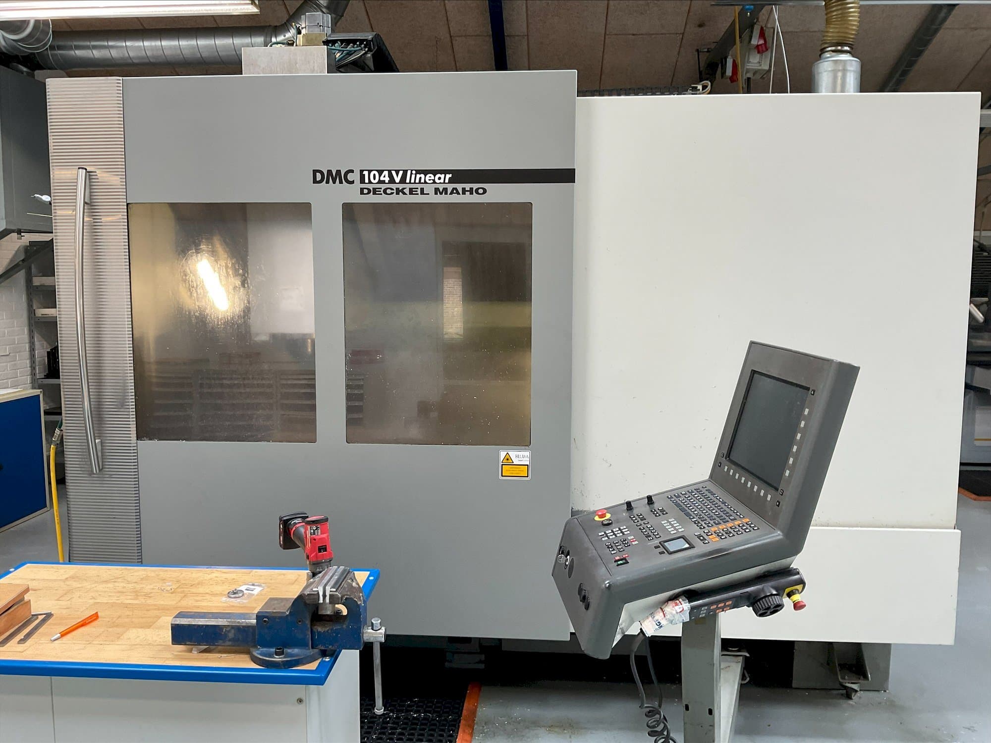 Makine DMG MORI DMC 104V linear - Önden görünüm