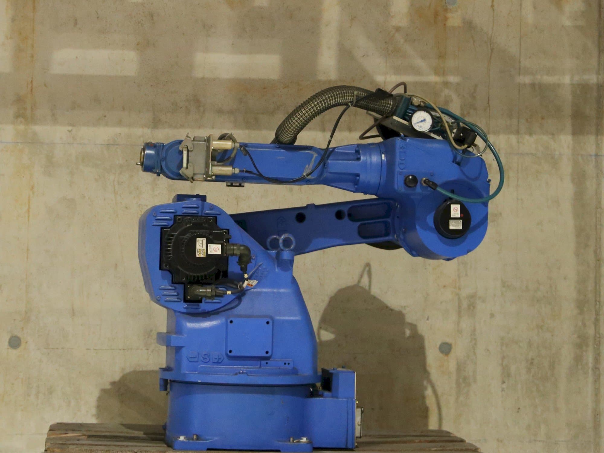 Makine  Yaskawa Motoman UP20 - Sol görünüm
