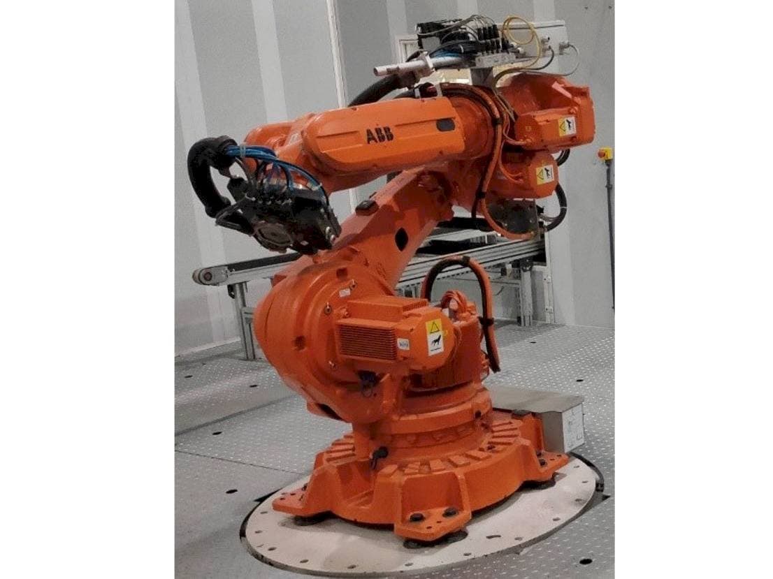 Makine ABB IRB 6620-150/2.2 - Önden görünüm