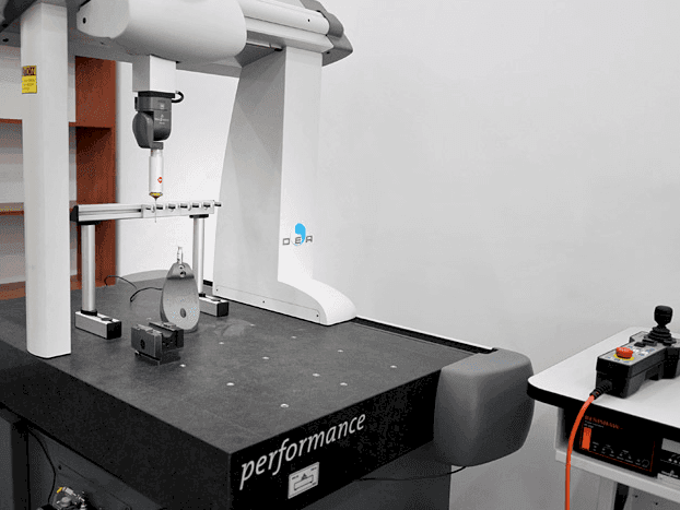 Makine Hexagon Global 050705 - Önden görünüm