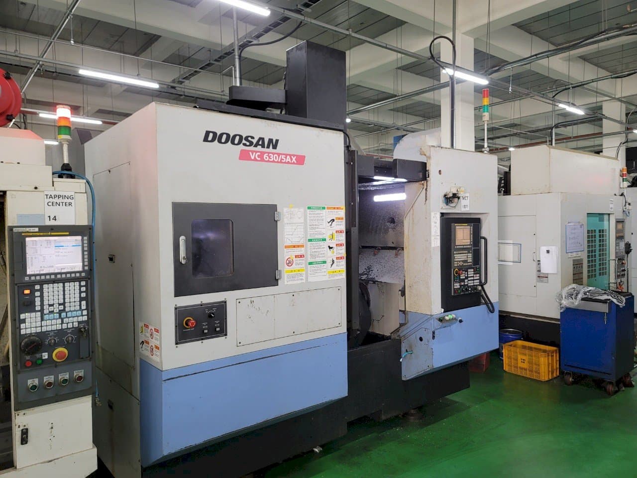 Makine Doosan VC 630/5AX - Önden görünüm