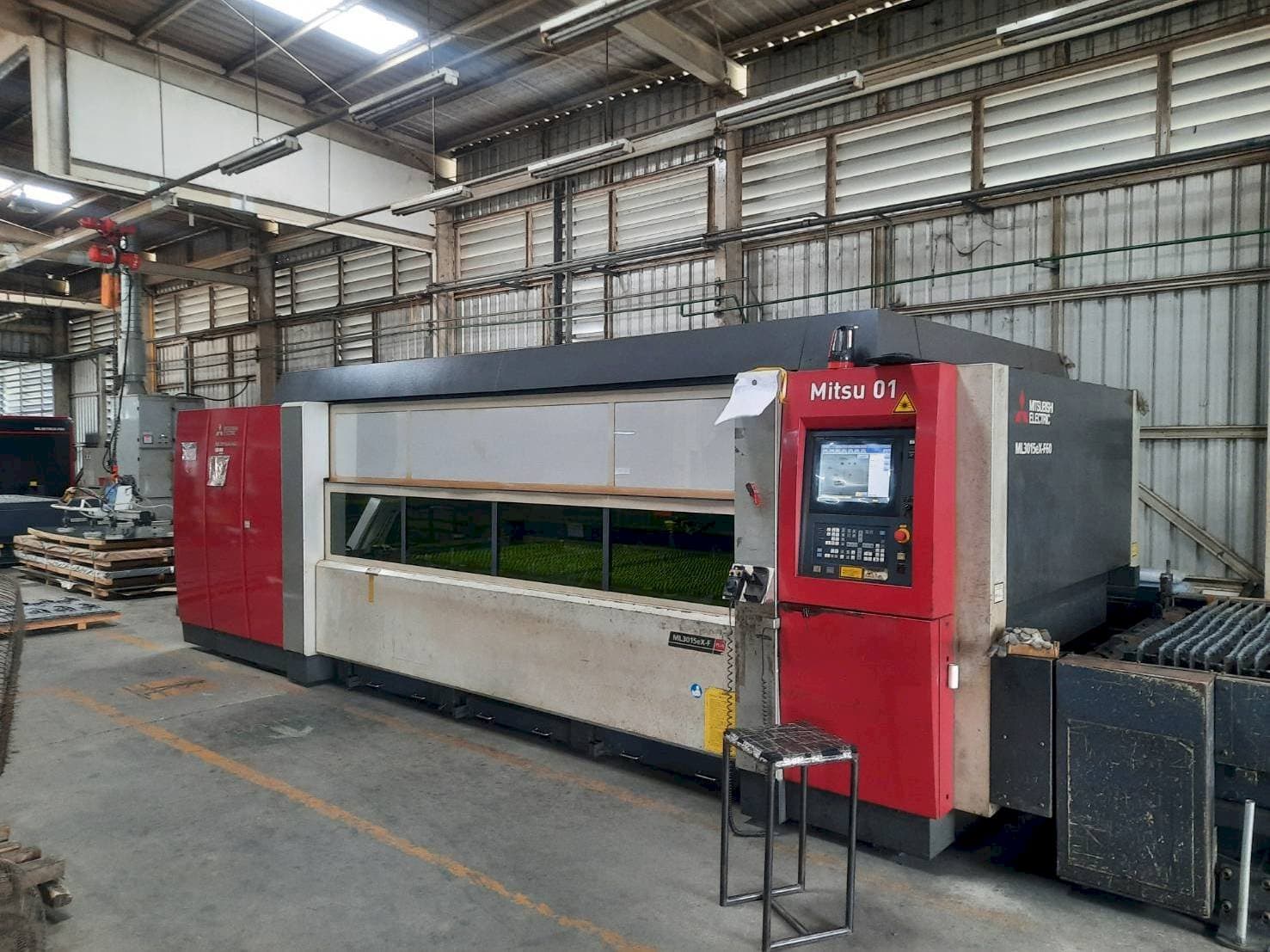 Makine Mitsubishi ML3015eX F60 - Önden görünüm