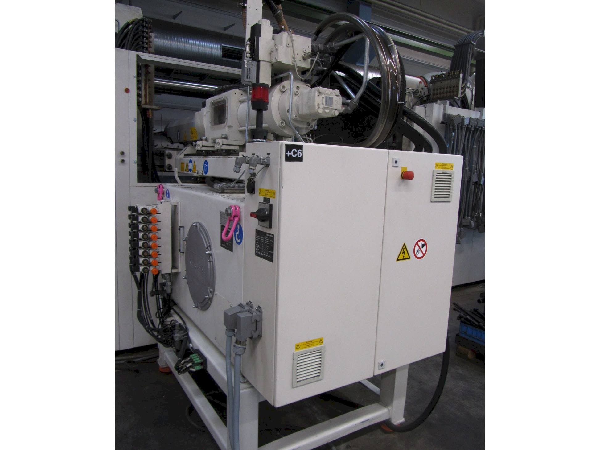 Makine Krauss Maffei 750 BO L - Önden görünüm