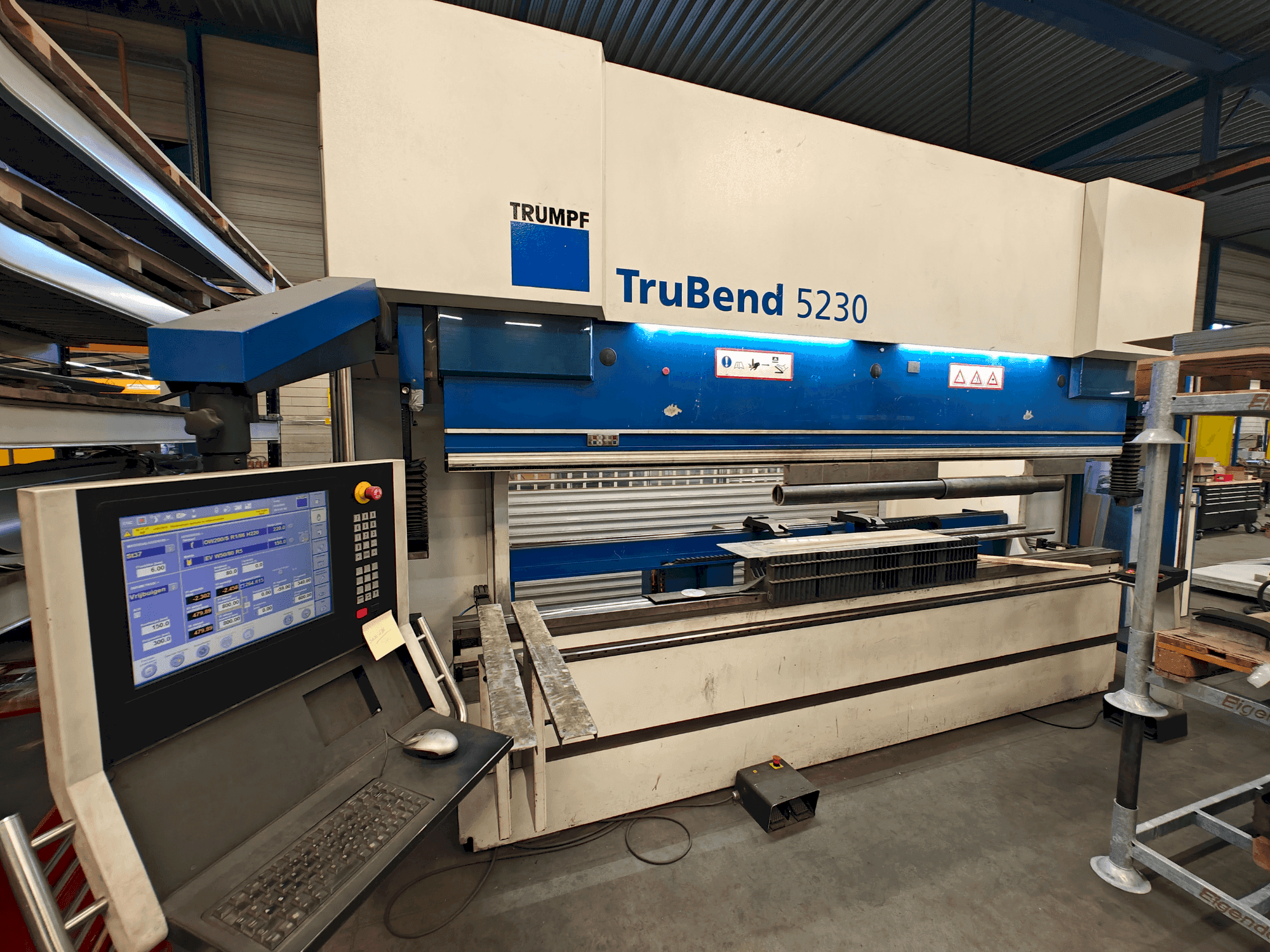 Makine TRUMPF TruBend 5230 - Önden görünüm