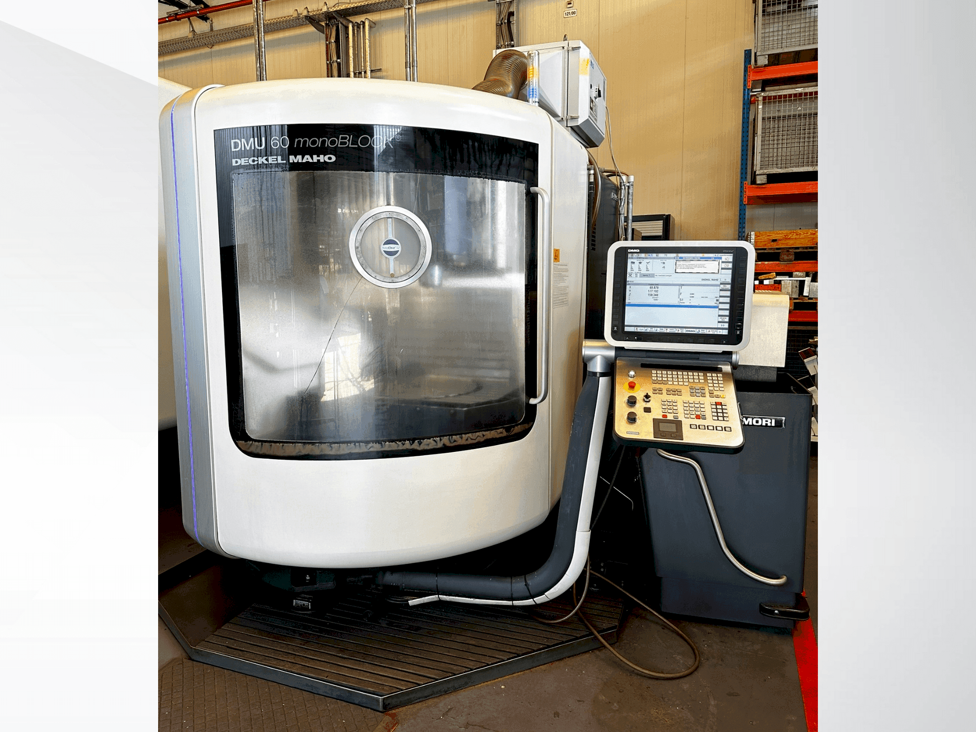 Makine DMG MORI DMU 60 monoBLOCK - Önden görünüm