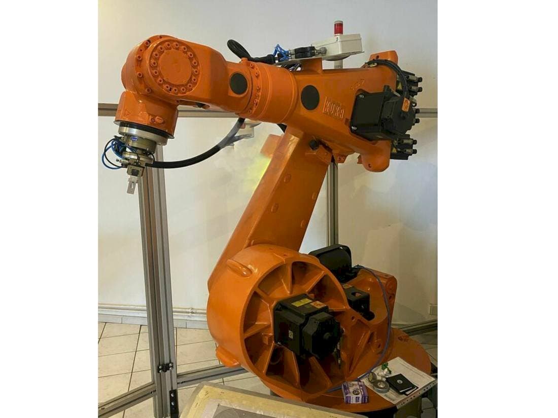 Makine  KUKA KR150L150SP/2 - Önden görünüm