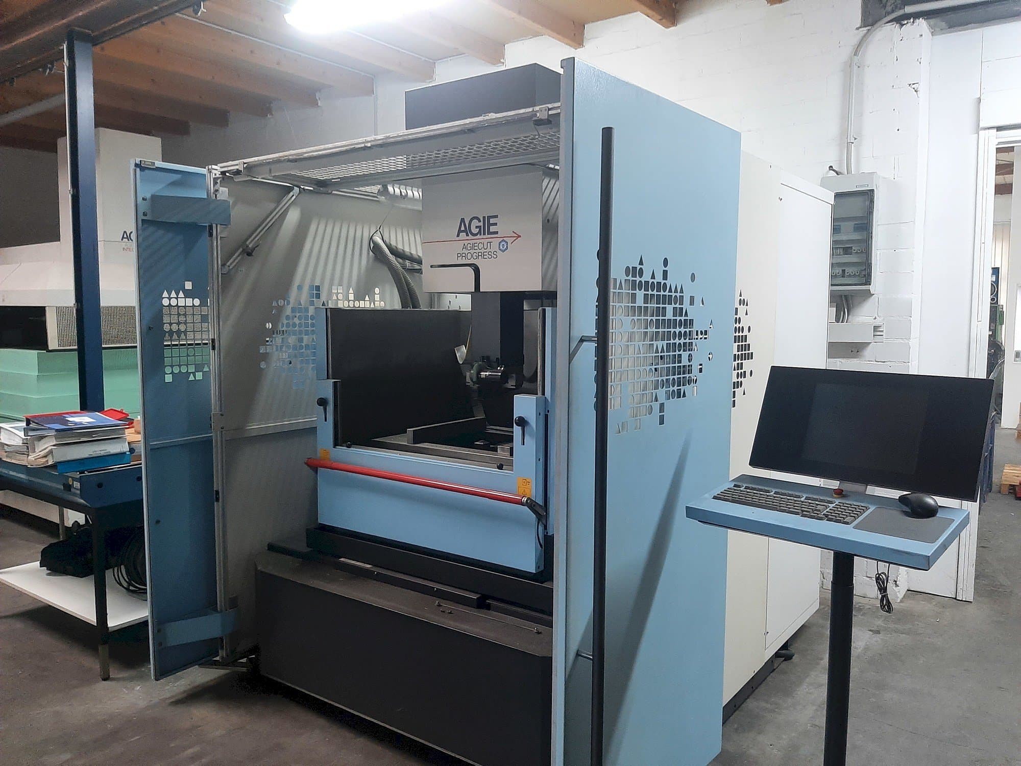 Makine AGIE Agiecut Progress 3 - Önden görünüm