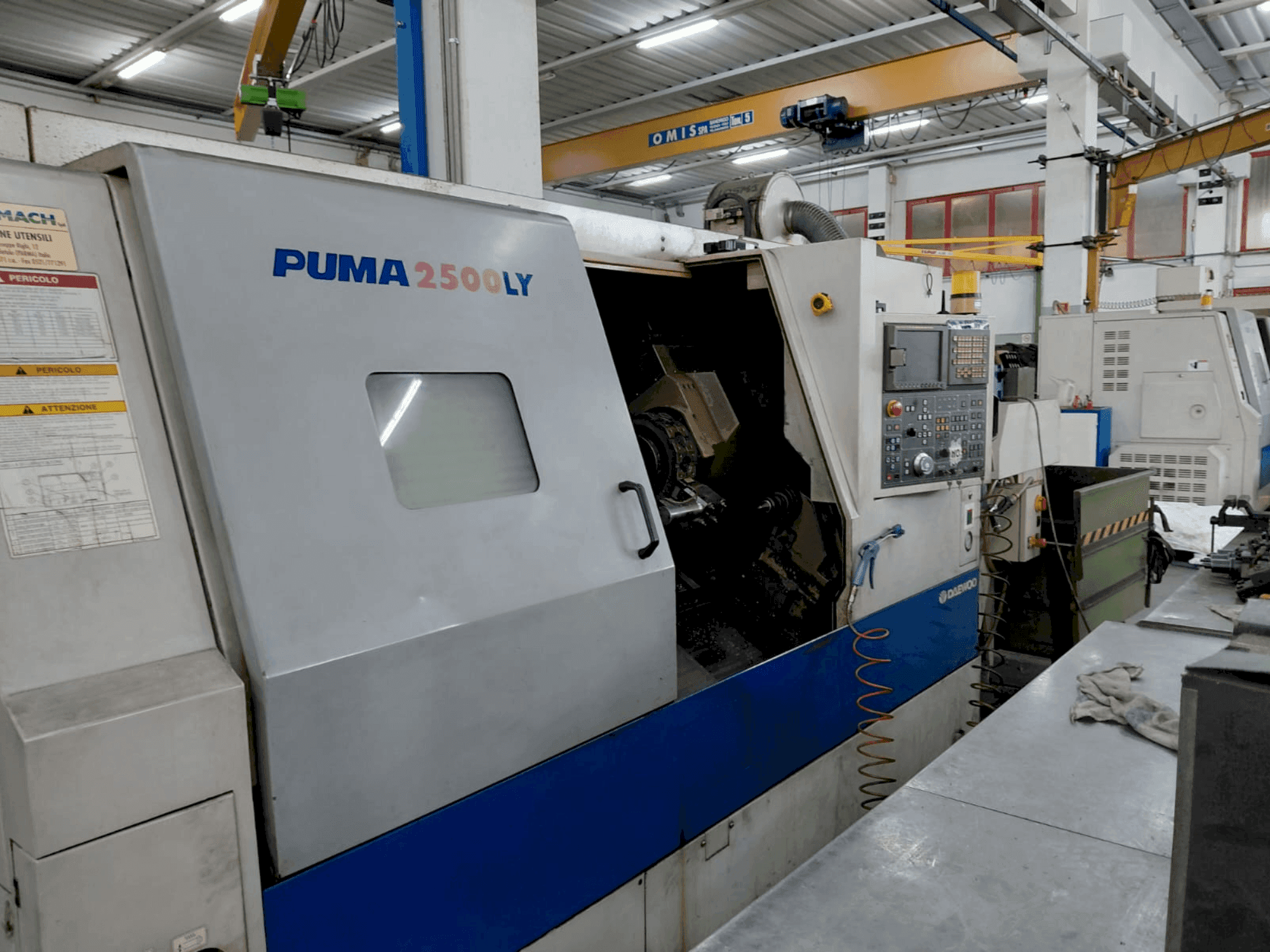 Makine DOOSAN Puma 2500 LY - Önden görünüm