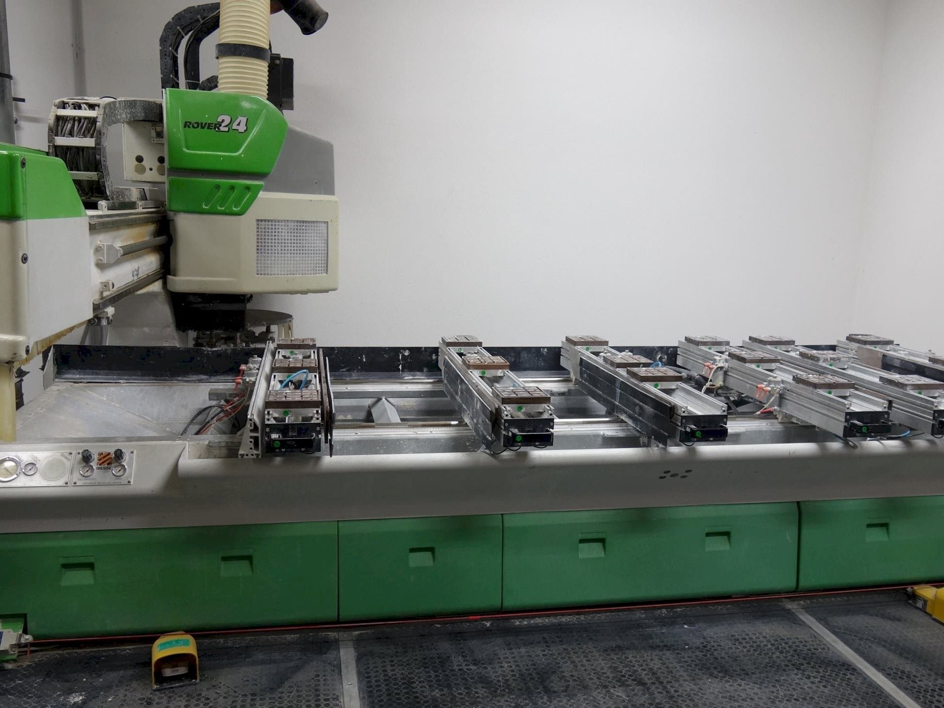 Makine BIESSE Rover 24 S - Önden görünüm