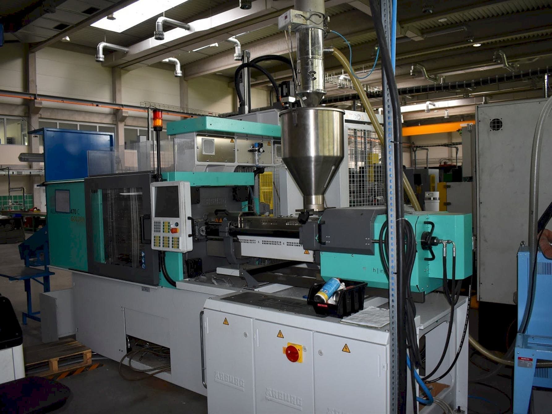 Makine Arburg ALLROUNDER 470 C 1500 - 400 - Önden görünüm