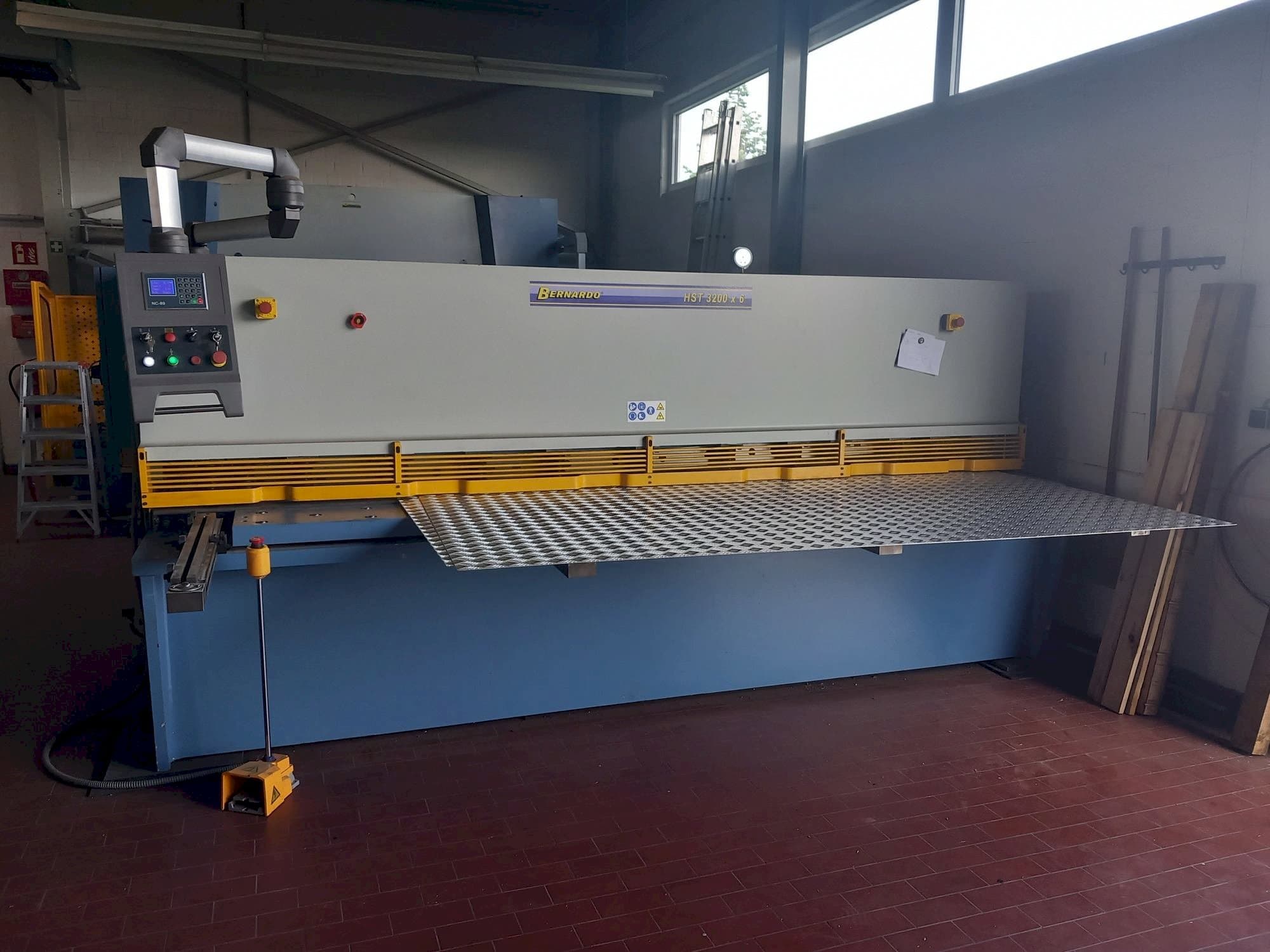 Makine Bernardo HST-3200X6 - Önden görünüm