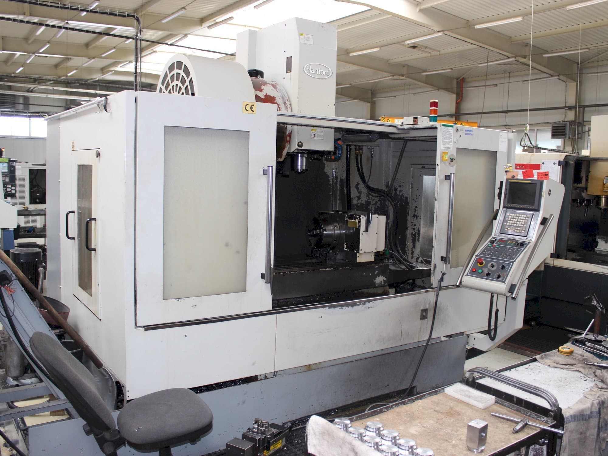 Makine Hartford VMC 1270A - Önden görünüm