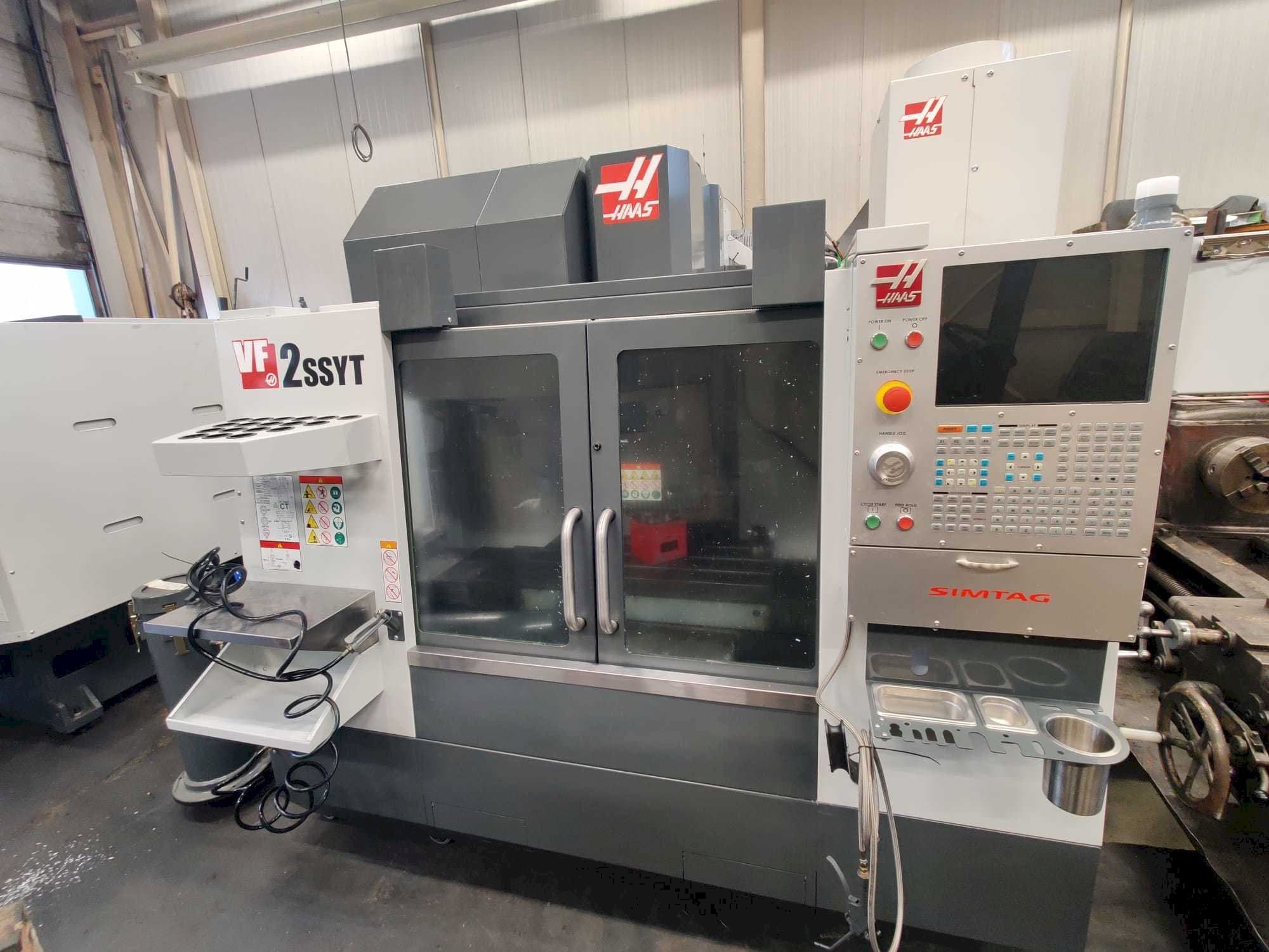 Makine HAAS VF-2SSYT - Önden görünüm