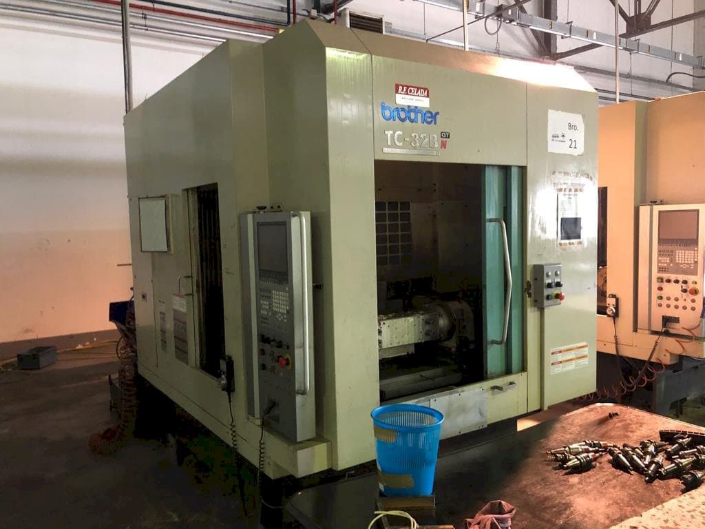 Makine Brother TC 32B - Önden görünüm