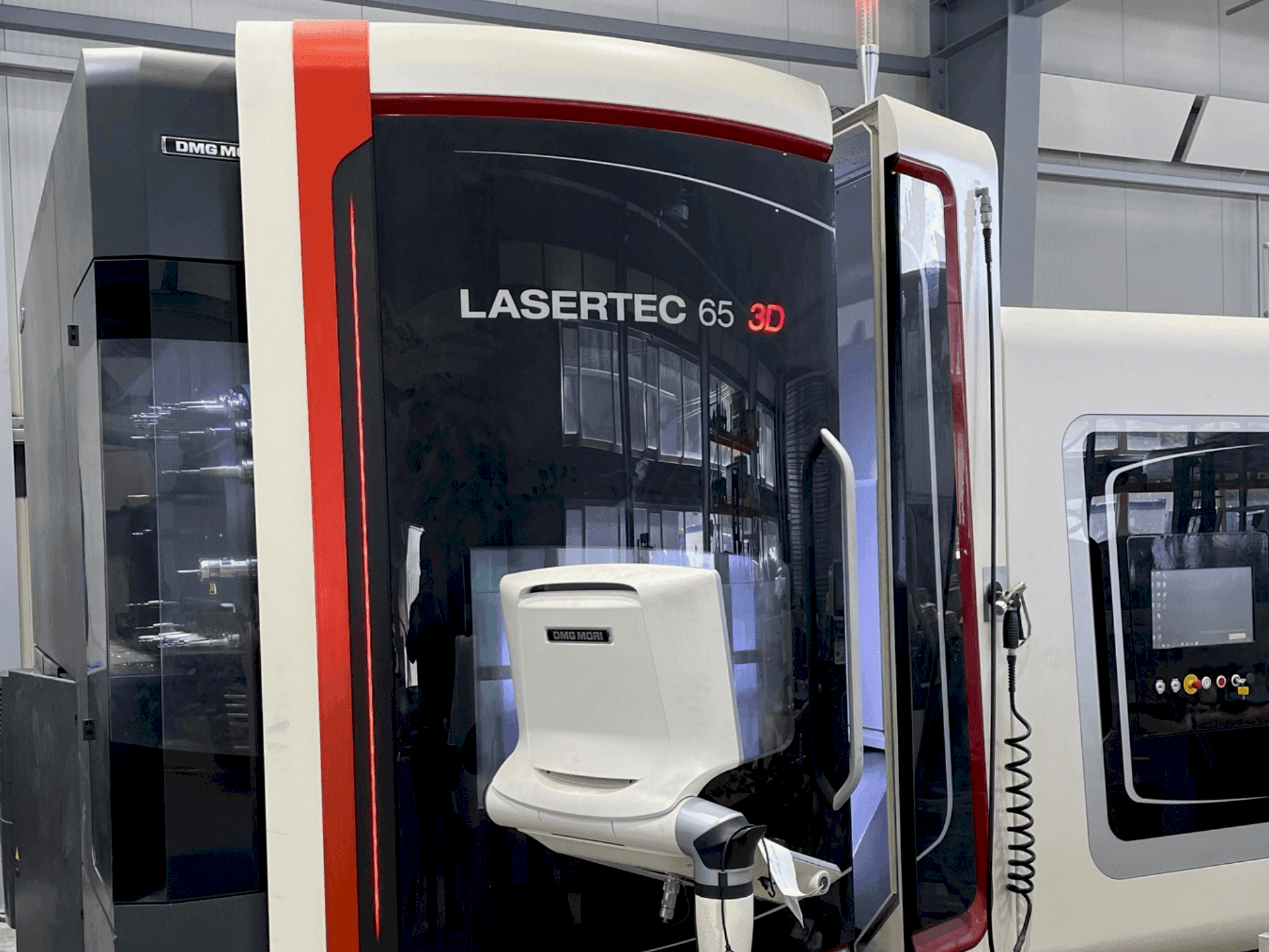 Makine DMG MORI LASERTEC 65 3D Hybrid - Önden görünüm