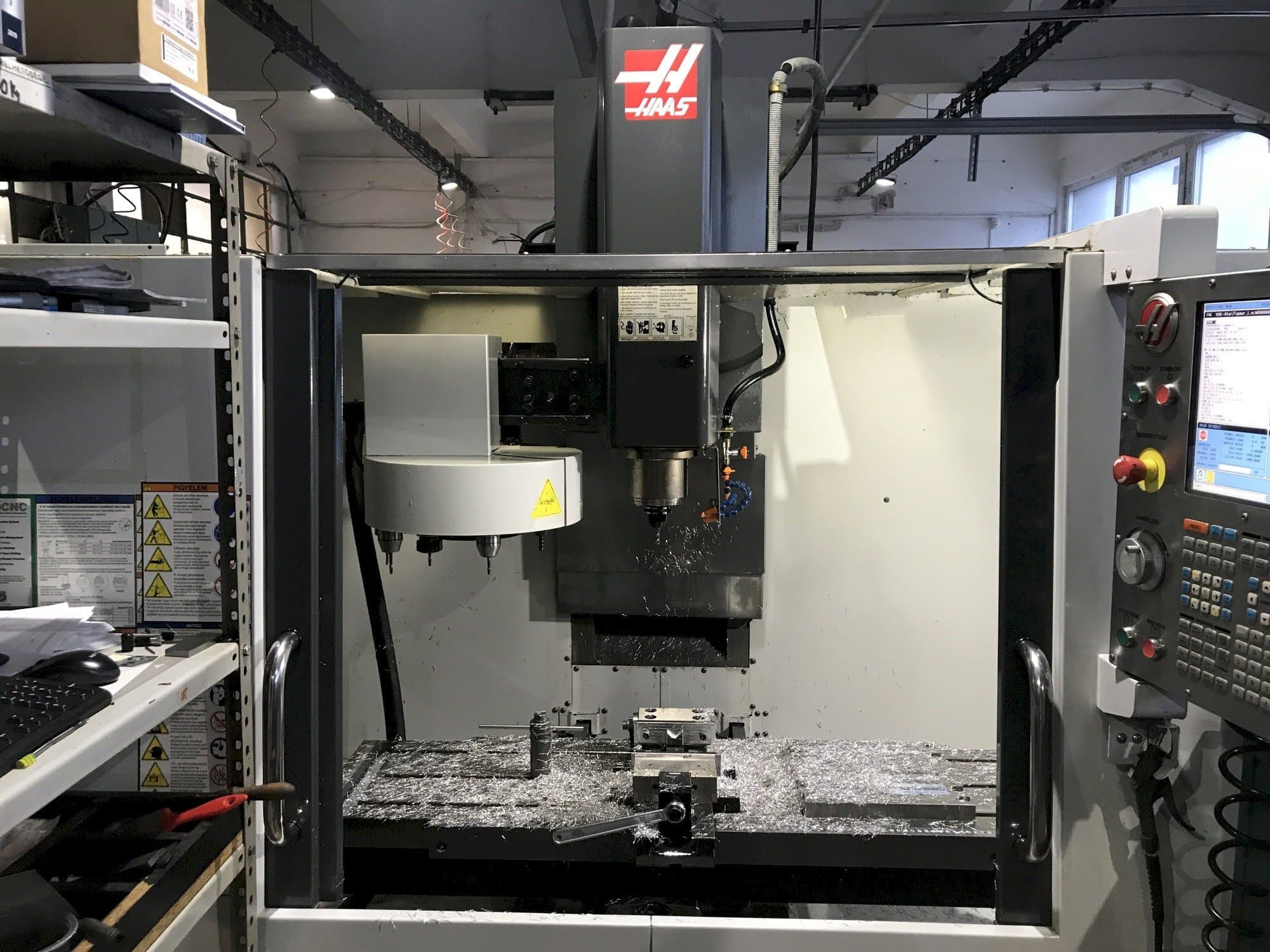 Makine HAAS TM-3P - Önden görünüm