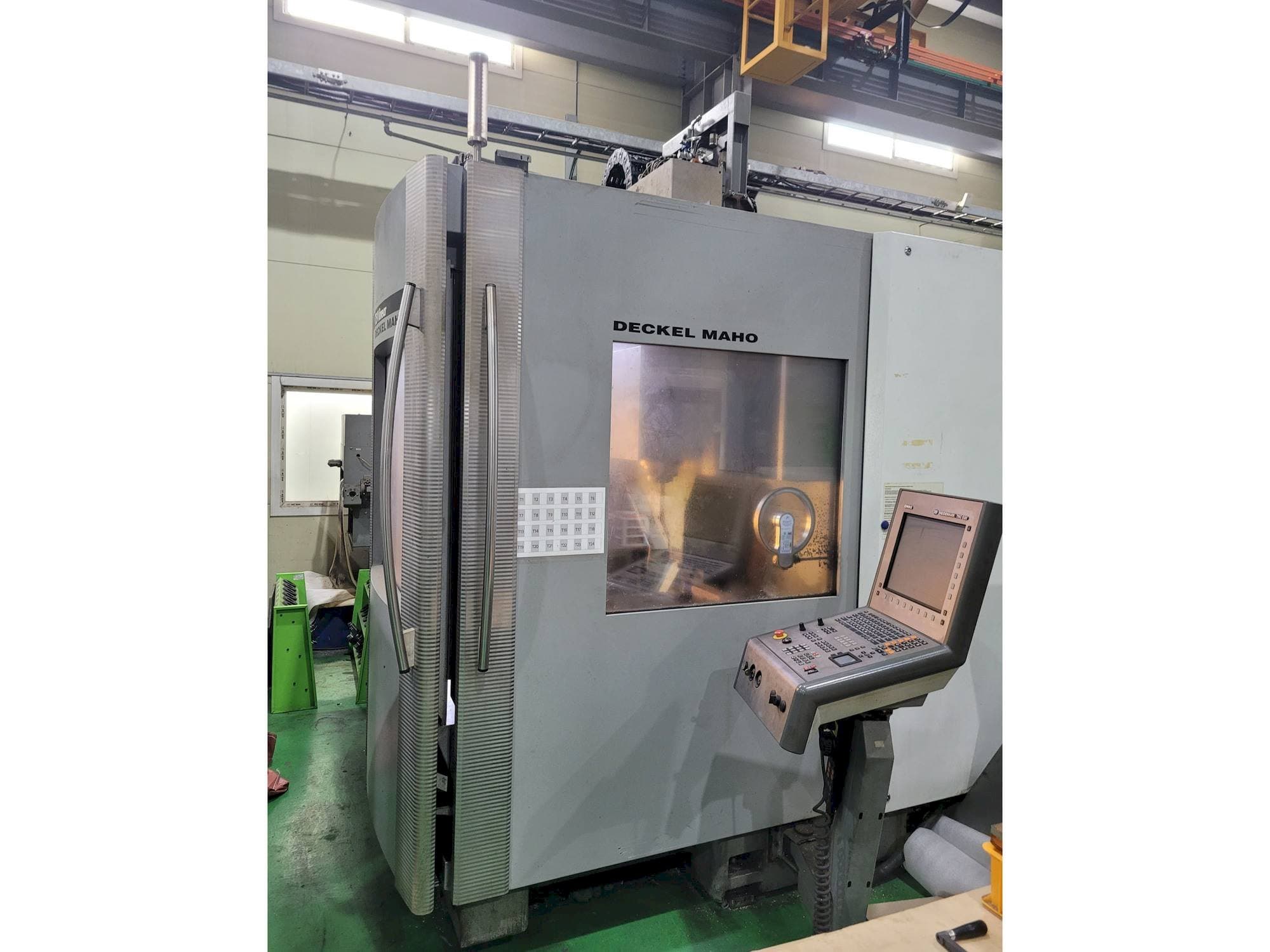 Makine DECKEL MAHO DMC 75 Linear - Önden görünüm