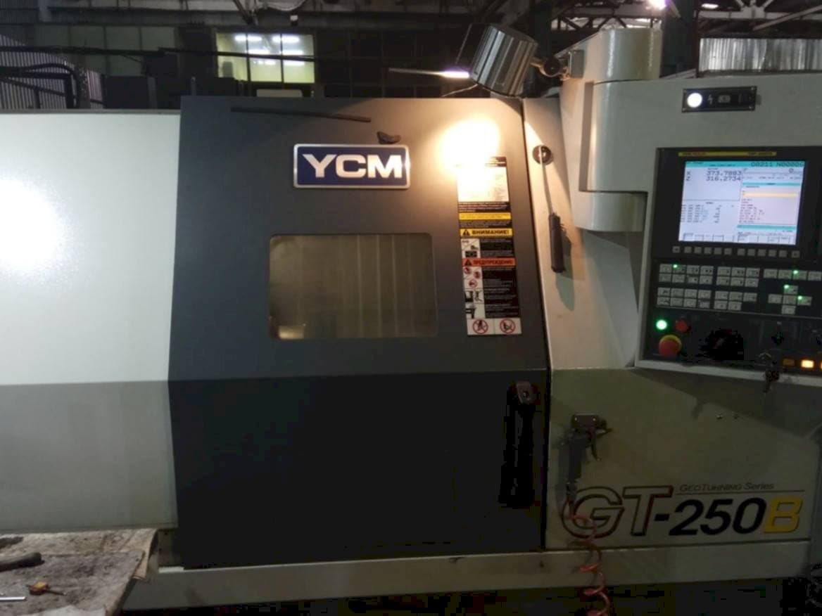 Makine YCM GT250B - Önden görünüm