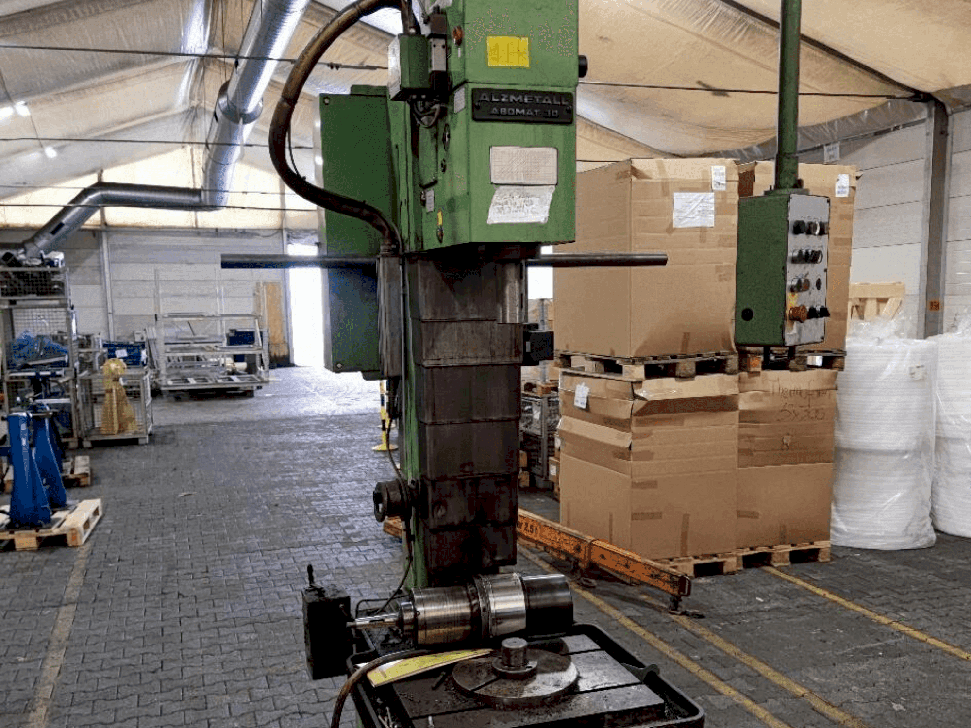 Makine Alzmetall Abomat 30 - Önden görünüm