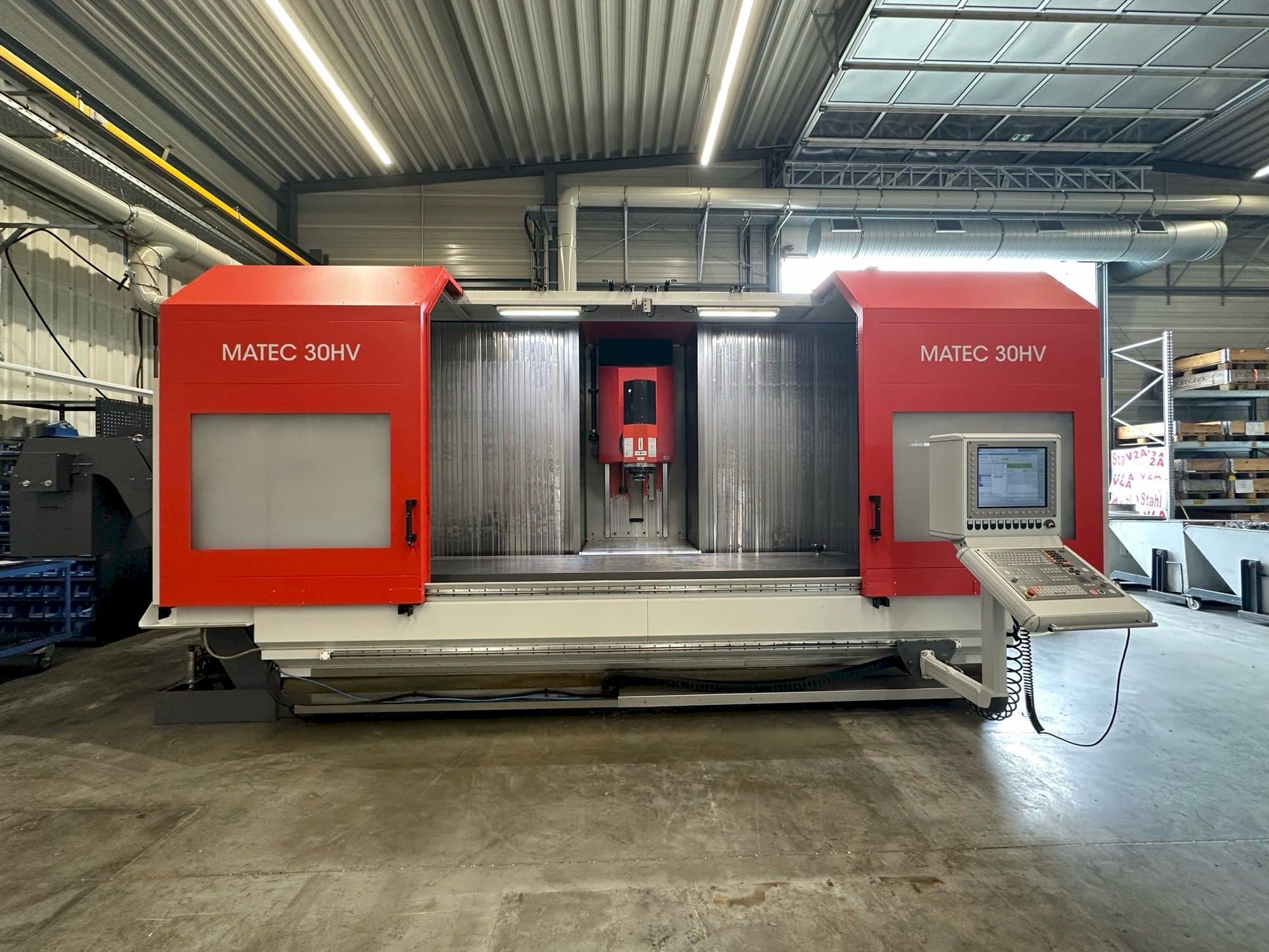 Makine  Matec 30HV - Önden görünüm