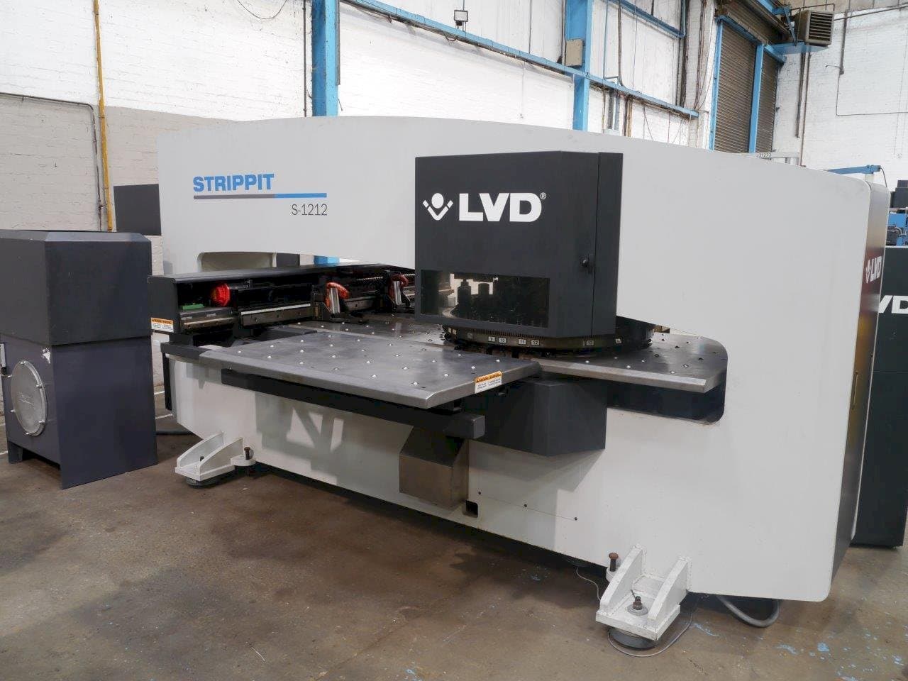 Makine LVD STRIPPIT S 1212 - Önden görünüm