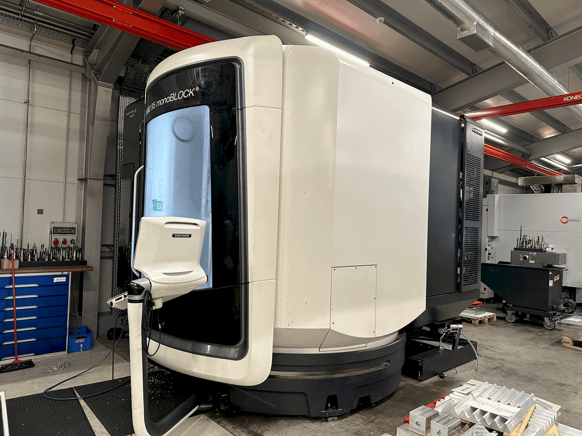 Makine DMG MORI DMU 95 monoBLOCK (2021) - Önden görünüm