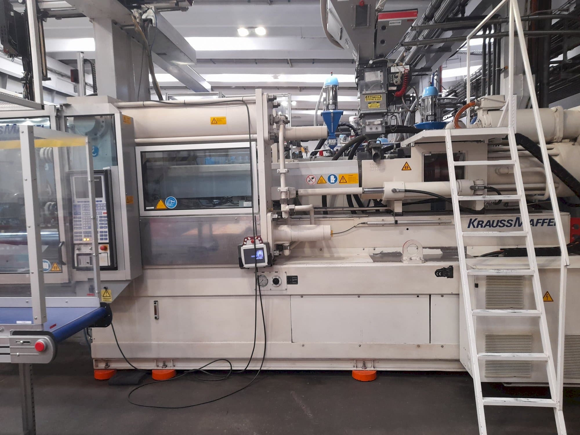Makine Krauss Maffei KM 450-3500 C3 - Önden görünüm