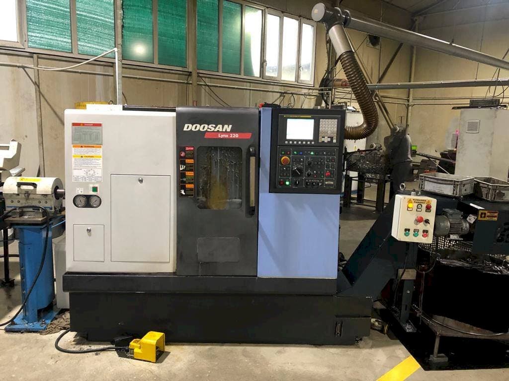 Makine Doosan Lynx 220 B - Önden görünüm