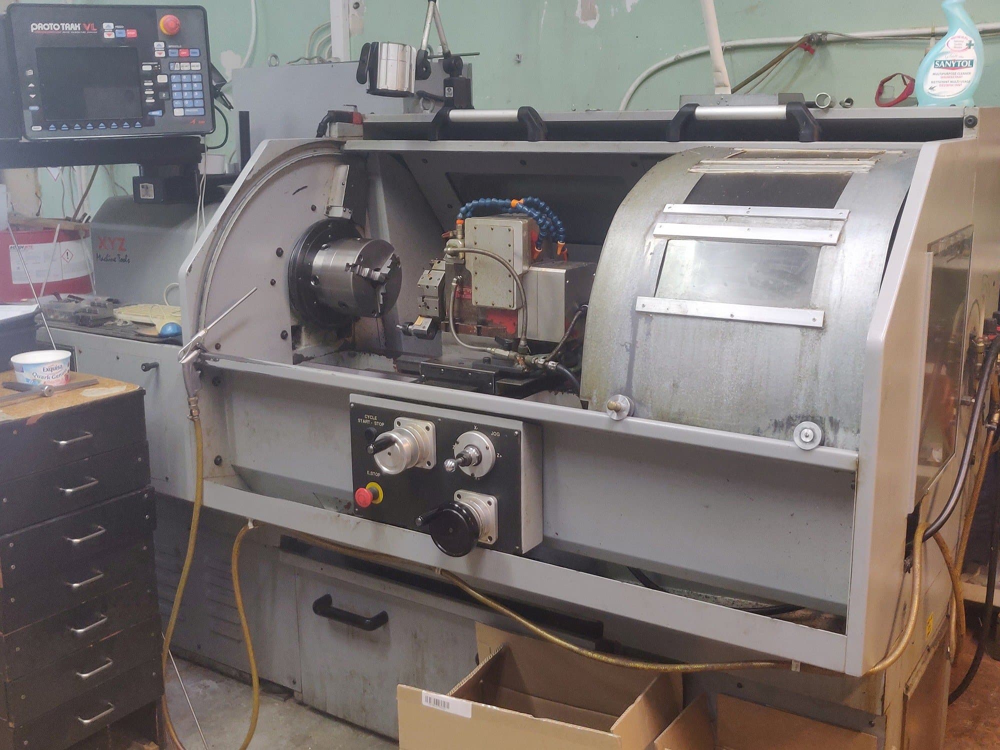 Makine XYZ VL355 - Sol taraftaki görüntü