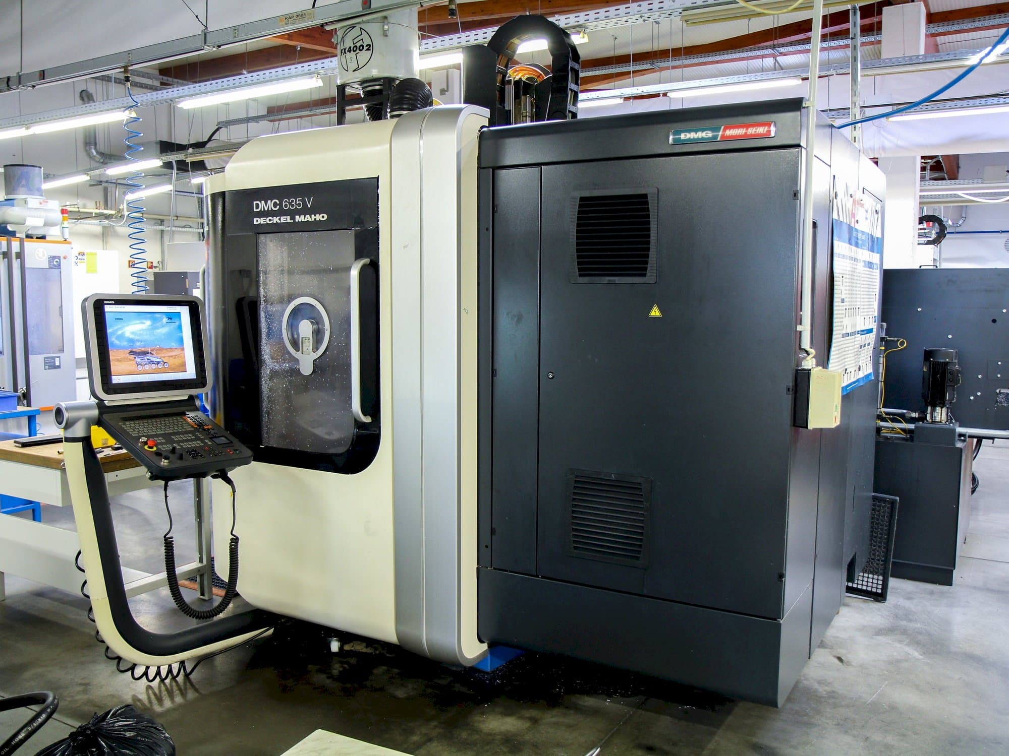 Makine DMG MORI DMC 635V PW - Önden görünüm